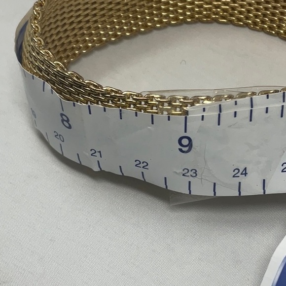 Unisex bold gold-tone mesh bangle bracelet - Picture 5 of 6